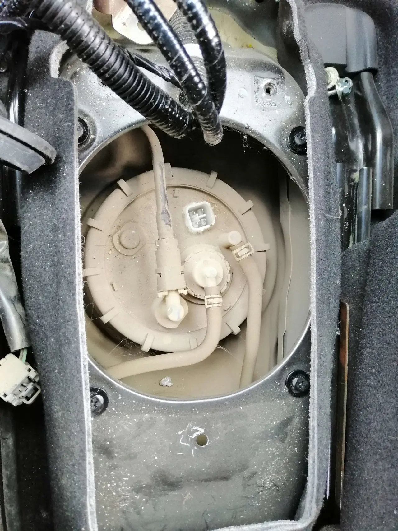 Honda Vezel fuel filter stra