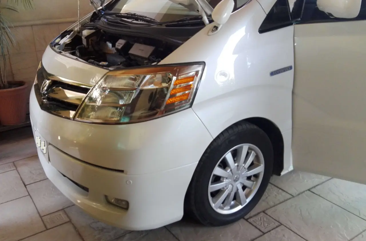 Toyota Alphard Hybrid E-Four