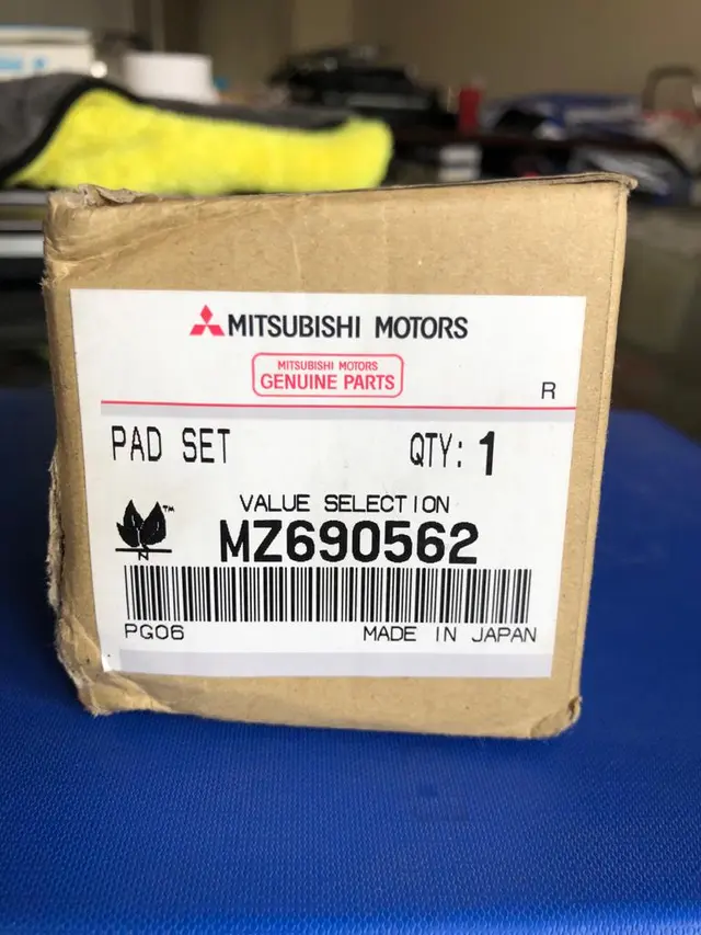 Mitsubishi Pajero Gdi Brake Pad Set Genuine