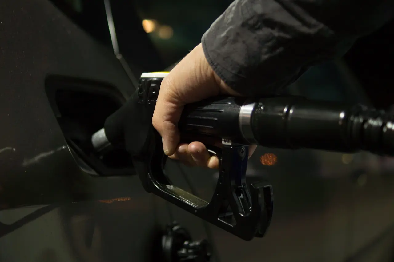 car petrol - fixmycar.pk